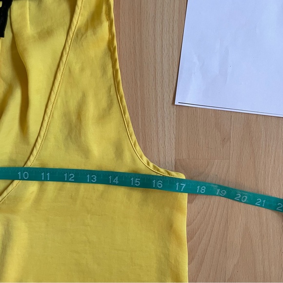 BCBG Max Azria Women's Satin Top Vneck Tunic flowy bright yellow tank top XS - Picture 9 of 10